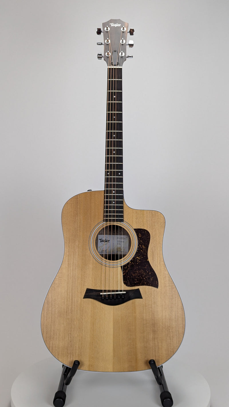 Taylor 210ce, Walnut/Spruce (SN: 2203135394)