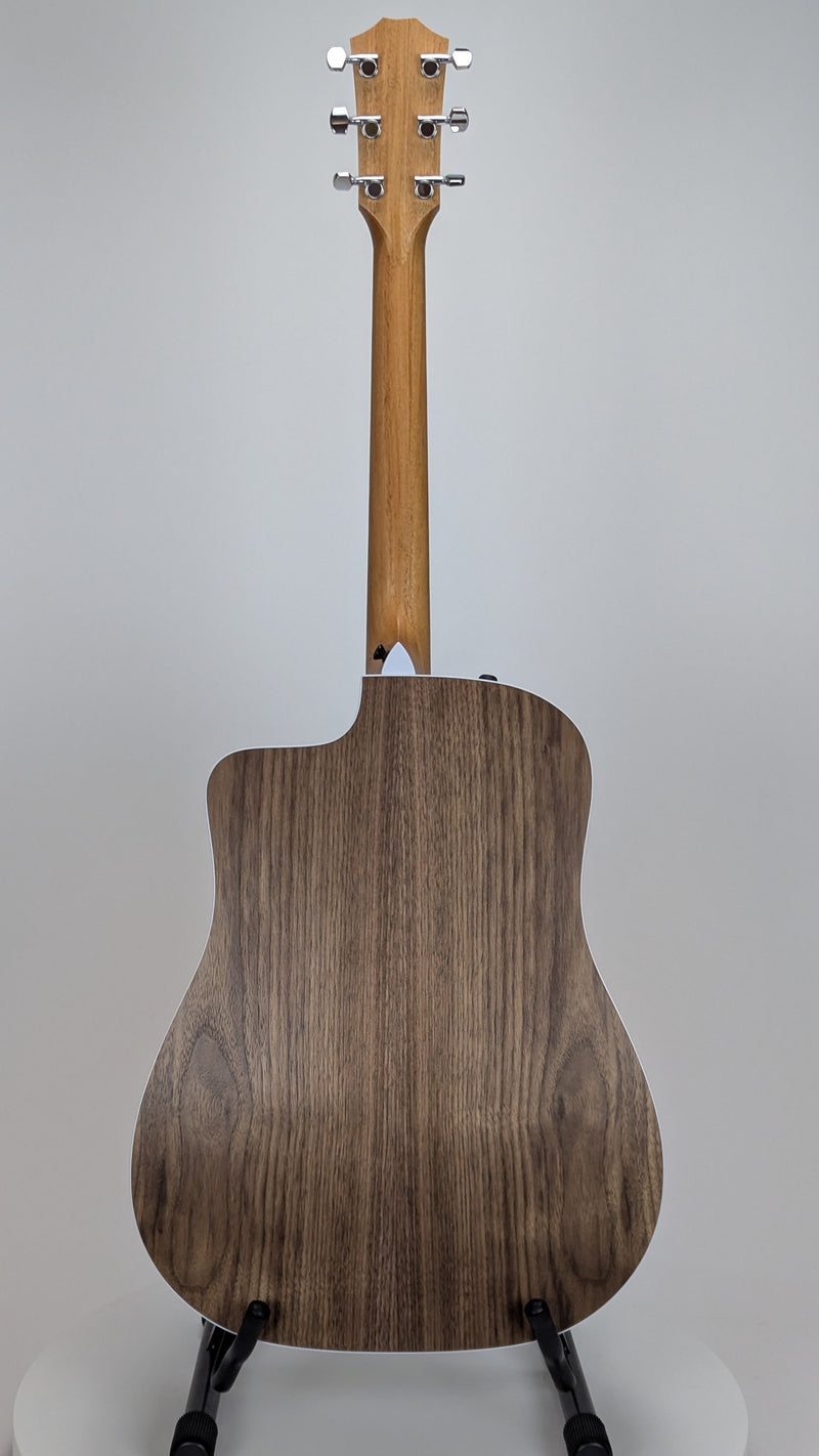 Taylor 210ce, Walnut/Spruce (SN: 2203135394)