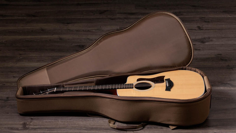 Taylor 210ce, Walnut/Spruce (SN: 2203135394)