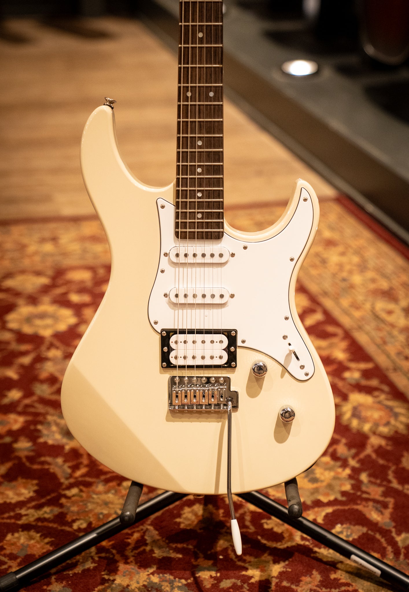 みぞれ　YAMAHA PACIFICA 112V ヴィンテージホワイト yamaha-pacifica-vintage-white-
