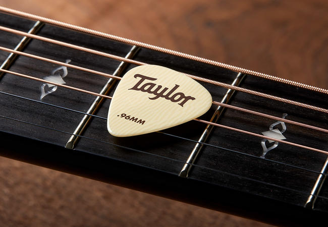 Taylor 70720 Premium Darktone Ivoroid 351 Guitar Picks 1.21mm Ivory - 6 Pack